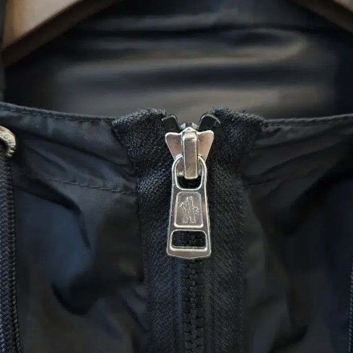 [BUNJANG] Moncler Hatab Windbreaker Jacket Black / [정품/새상품급/3사이즈] 몽클레어 하타브 바람막이 자켓 블랙 검정