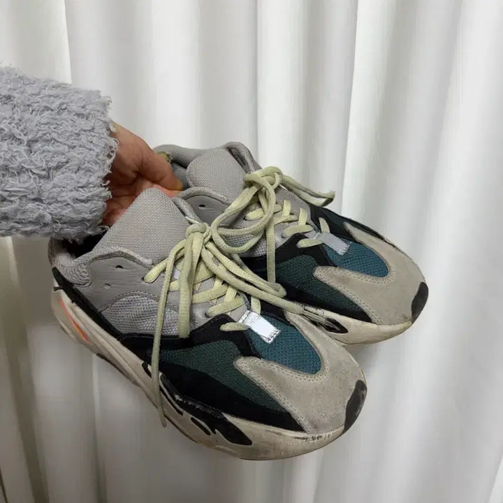 [BUNJANG] Adidas Yeezy Boost 700 Sneakers / 아디다스 이지부스트 700 240사이즈
