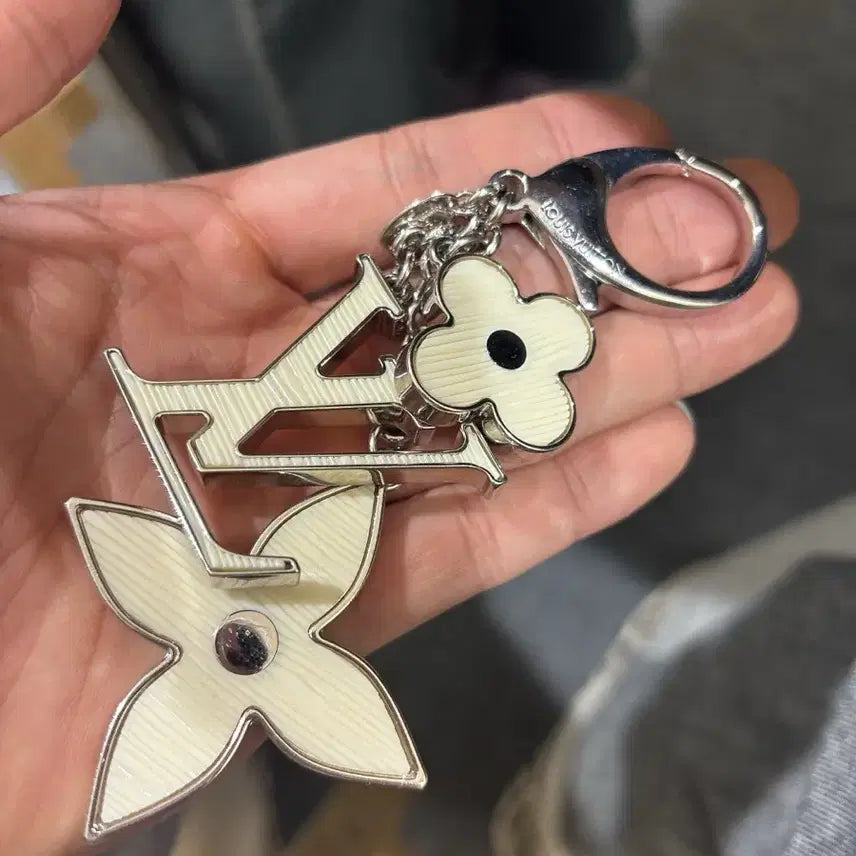 [BUNJANG] Louis Vuitton Fleur Keyring Bag Charm / 마지막 네고 루이비통 플뢰르 키링 백참