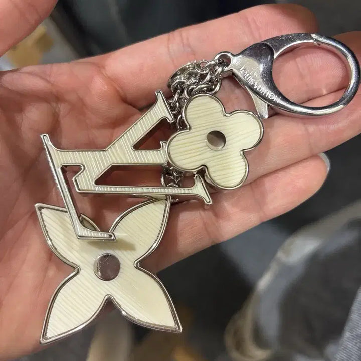[BUNJANG] Louis Vuitton Fleur Keyring Bag Charm / 마지막 네고 루이비통 플뢰르 키링 백참