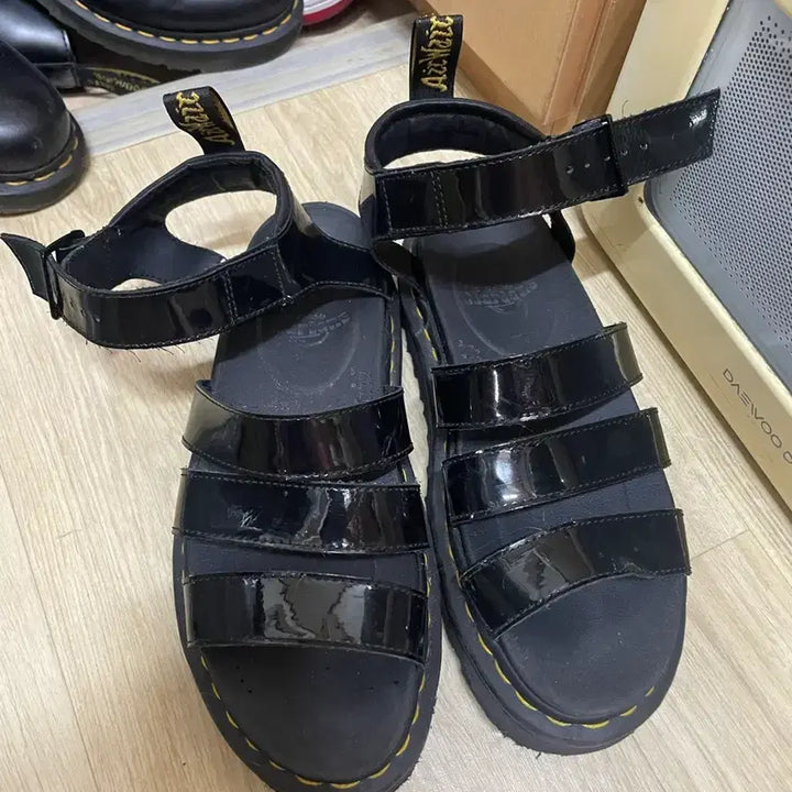 [SOLD OUT] 닥터마틴 블레어 블랙 샌들 UK5 245