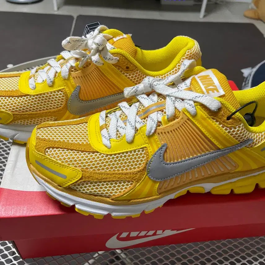 [BUNJANG] Nike Zoom Vomero 5 Yellow Sneakers / [새상품] 나이키 줌 보메로5 옐로우(275)
