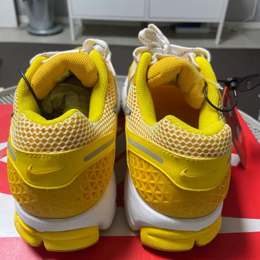 [BUNJANG] Nike Zoom Vomero 5 Yellow Sneakers / [새상품] 나이키 줌 보메로5 옐로우(275)