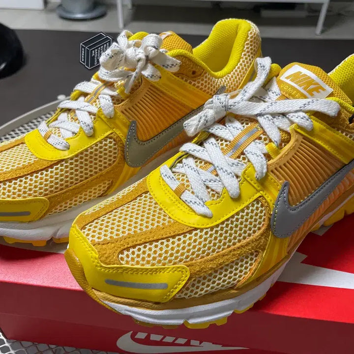 [BUNJANG] Nike Zoom Vomero 5 Yellow Sneakers / [새상품] 나이키 줌 보메로5 옐로우(275)