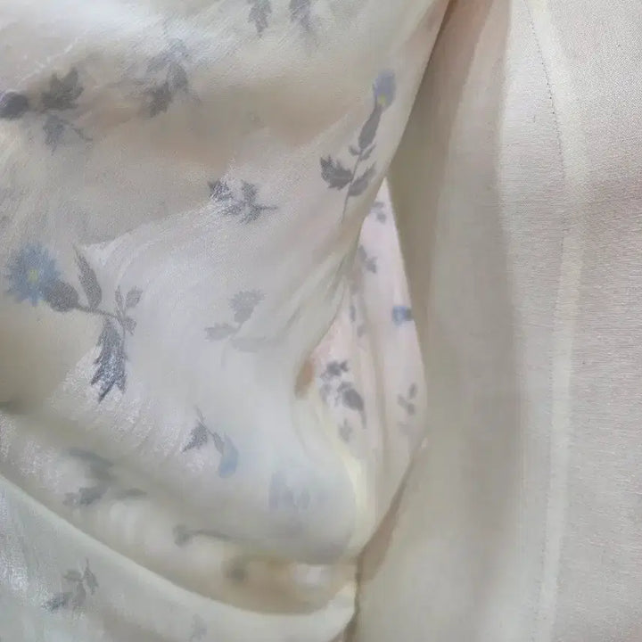 [BUNJANG] It MICHAA Floral Print Frill Blouse / 잇미샤 플라워 프린트 프릴 블라우스