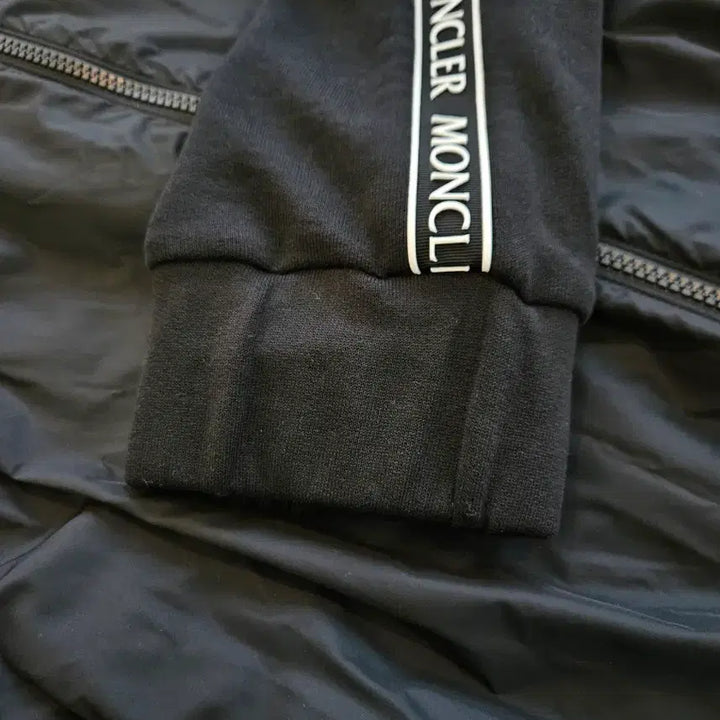[BUNJANG] Moncler Side Logo Windbreaker Jacket Black / [정품/새상품급/XXL] 몽클레어 사이드로고 바람막이 점퍼 자켓 블랙