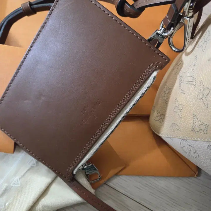 [BUNJANG] Louis Vuitton Mahina Hina Handbag / 루이비통 마히나히나 가방