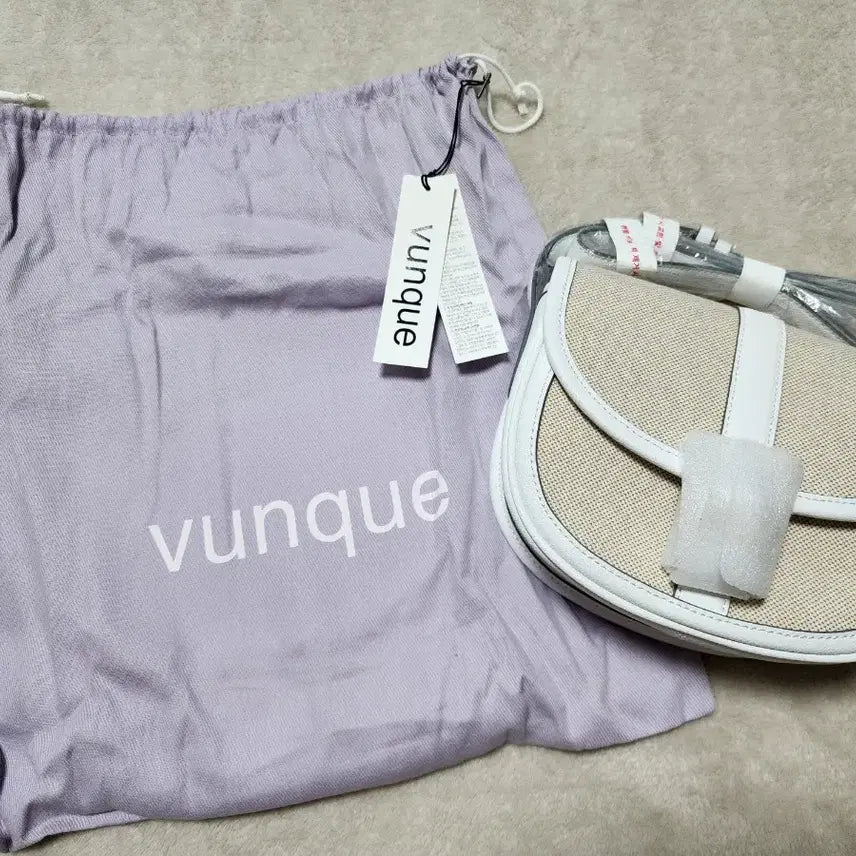 [BUNJANG] Vunque Pestone Saddle Bag White / 분크 페스토네 새들백 화이트 새상품