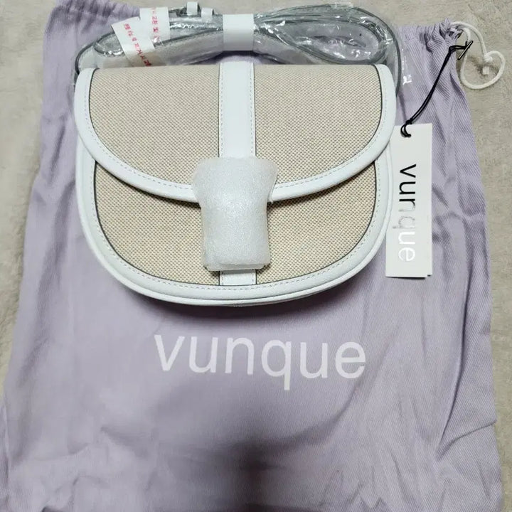 [BUNJANG] Vunque Pestone Saddle Bag White / 분크 페스토네 새들백 화이트 새상품