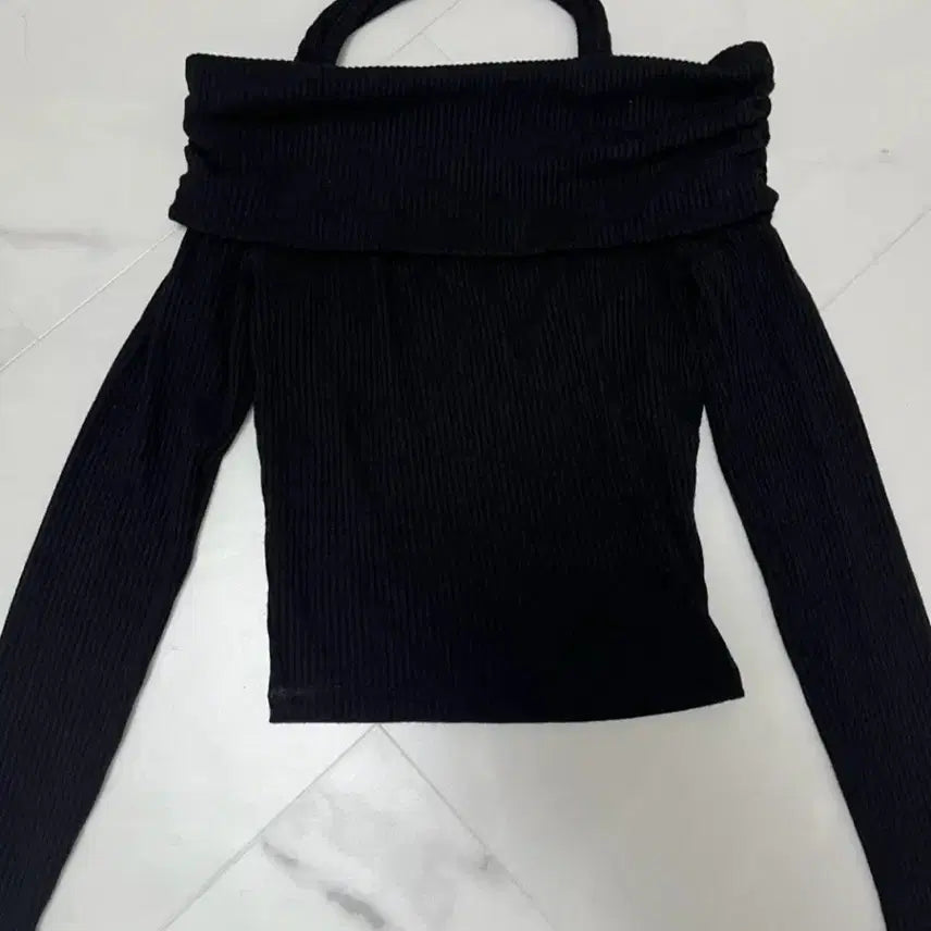 [BUNJANG] Hit Bibi Halter Off-Shoulder Slim Fit Knit Top / 히트 비비 홀터 오프숄더 슬림핏 니트
