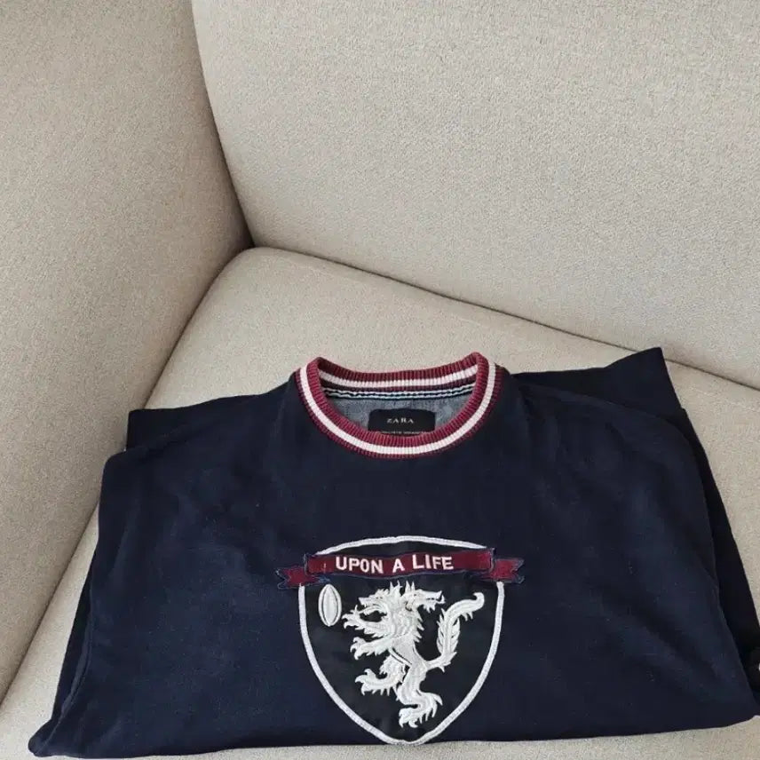 [BUNJANG] ZARA Lion Emblem Navy Sweatshirt / 자라 네이비 사자 엠블럼 맨투맨 티셔츠 L