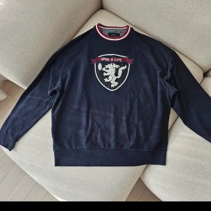 [BUNJANG] ZARA Lion Emblem Navy Sweatshirt / 자라 네이비 사자 엠블럼 맨투맨 티셔츠 L