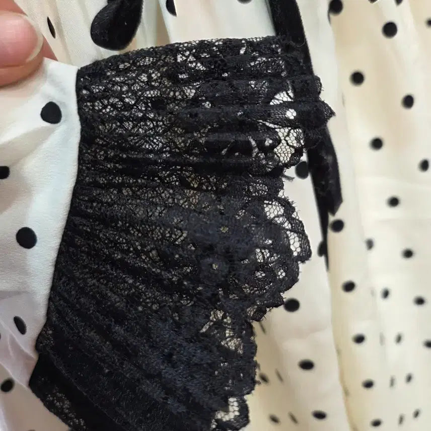 [SOLD OUT] 갈롱드블랑 땡땡이 빅카라  롱원피스