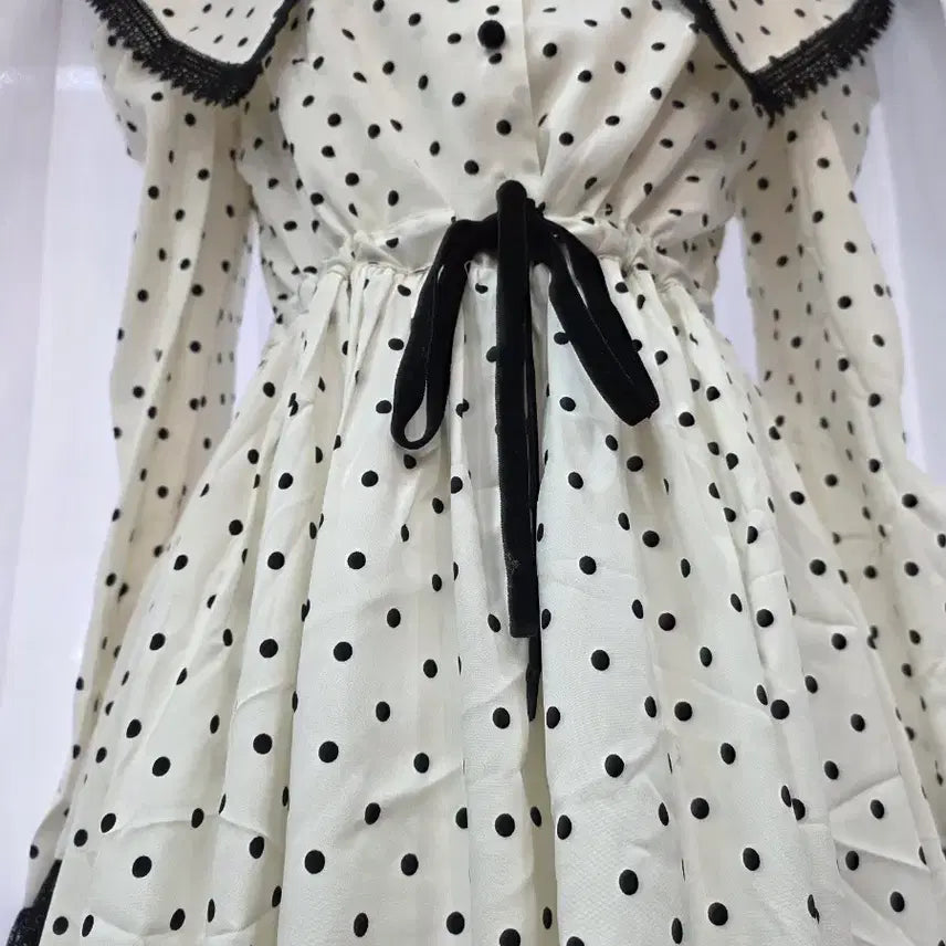 [SOLD OUT] 갈롱드블랑 땡땡이 빅카라  롱원피스