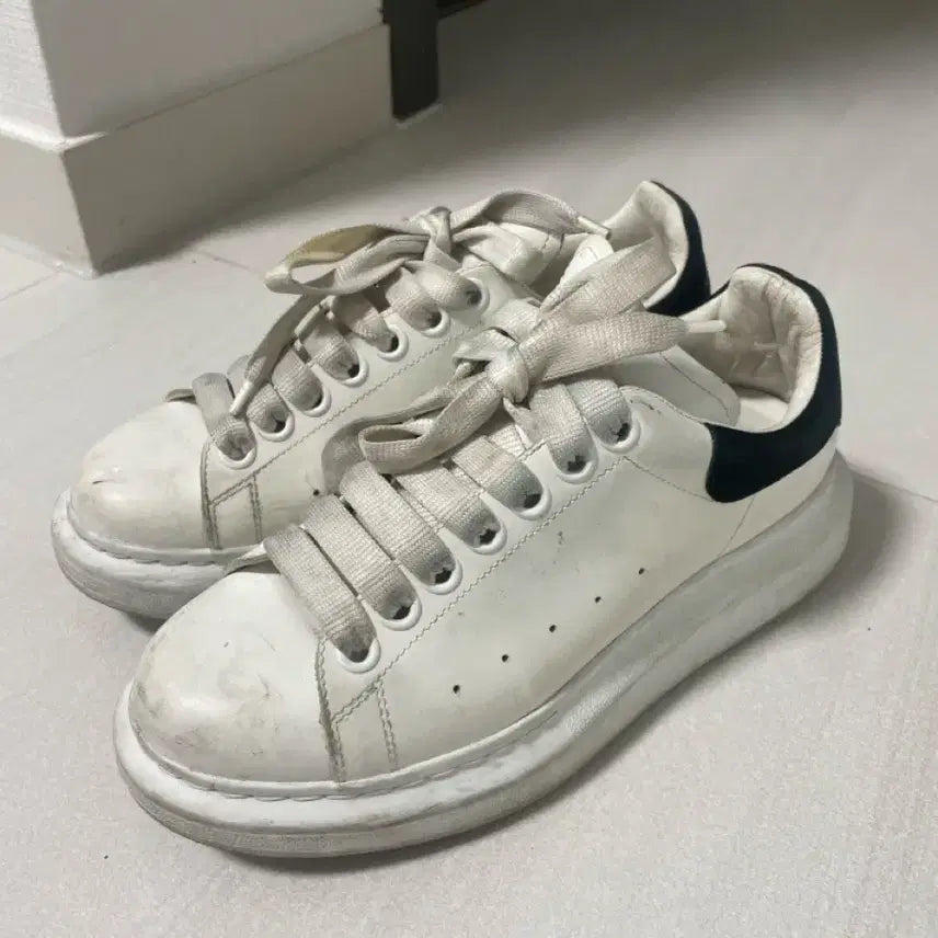 [BUNJANG] Alexander McQueen Oversized Sneakers White 240 / 알렉산더 맥퀸 오버솔 스니커즈 화이트 240