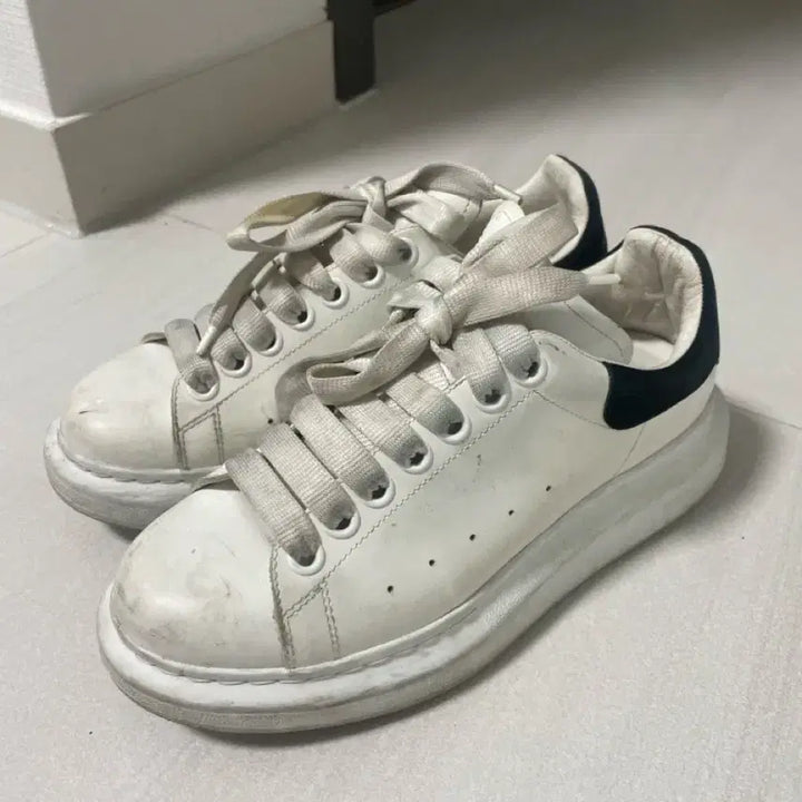 [BUNJANG] Alexander McQueen Oversized Sneakers White 240 / 알렉산더 맥퀸 오버솔 스니커즈 화이트 240