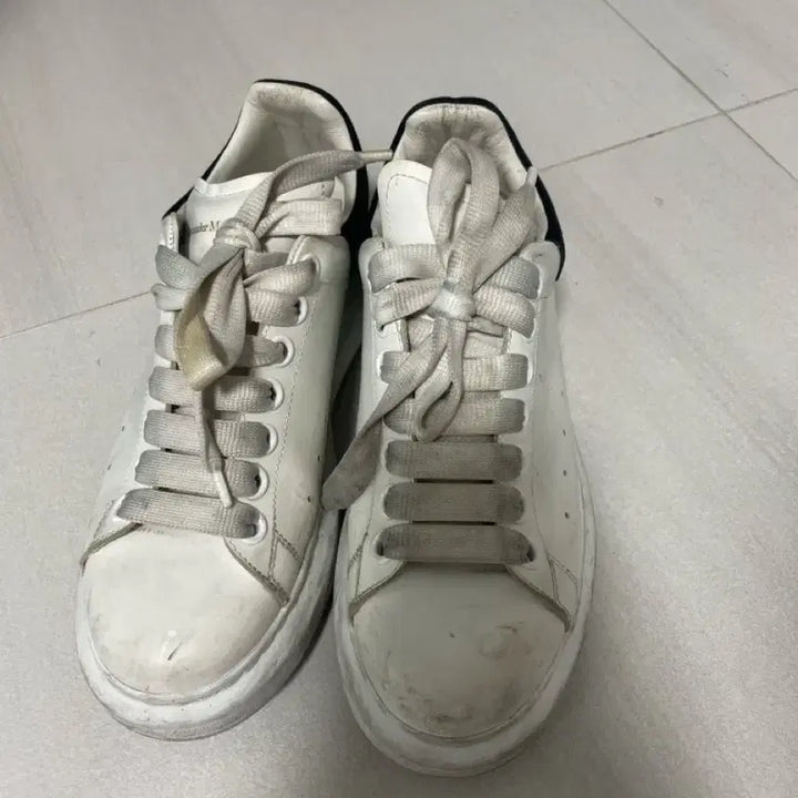 [BUNJANG] Alexander McQueen Oversized Sneakers White 240 / 알렉산더 맥퀸 오버솔 스니커즈 화이트 240