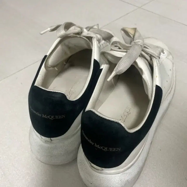 [BUNJANG] Alexander McQueen Oversized Sneakers White 240 / 알렉산더 맥퀸 오버솔 스니커즈 화이트 240