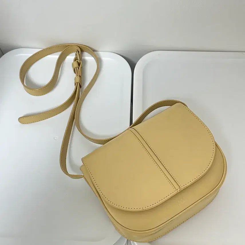 [BUNJANG] A.P.C Betty Bag Lemon Crossbody / 아페쎄 A.P.C 베티백 레몬