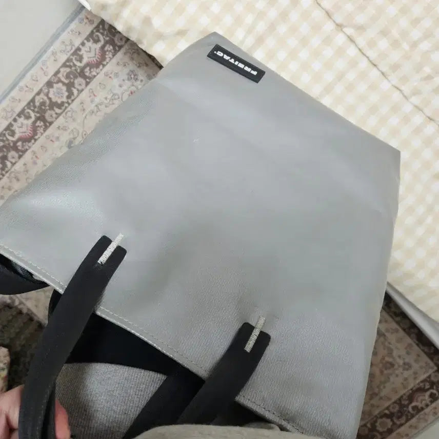 [BUNJANG] Freitag Leland Silver Crossbody Tote Bag / 프라이탁 리랜드 단색 민무늬 실버 크로스백 토드백 가방