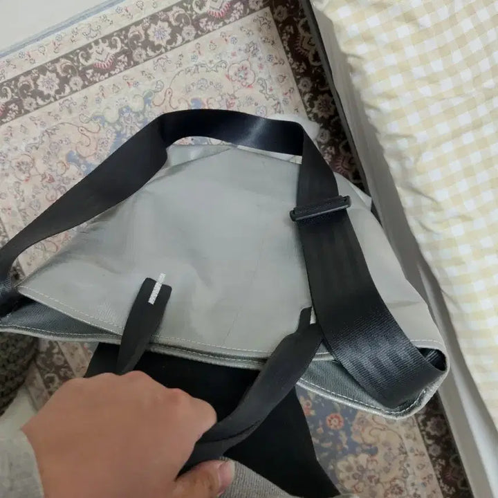 [BUNJANG] Freitag Leland Silver Crossbody Tote Bag / 프라이탁 리랜드 단색 민무늬 실버 크로스백 토드백 가방