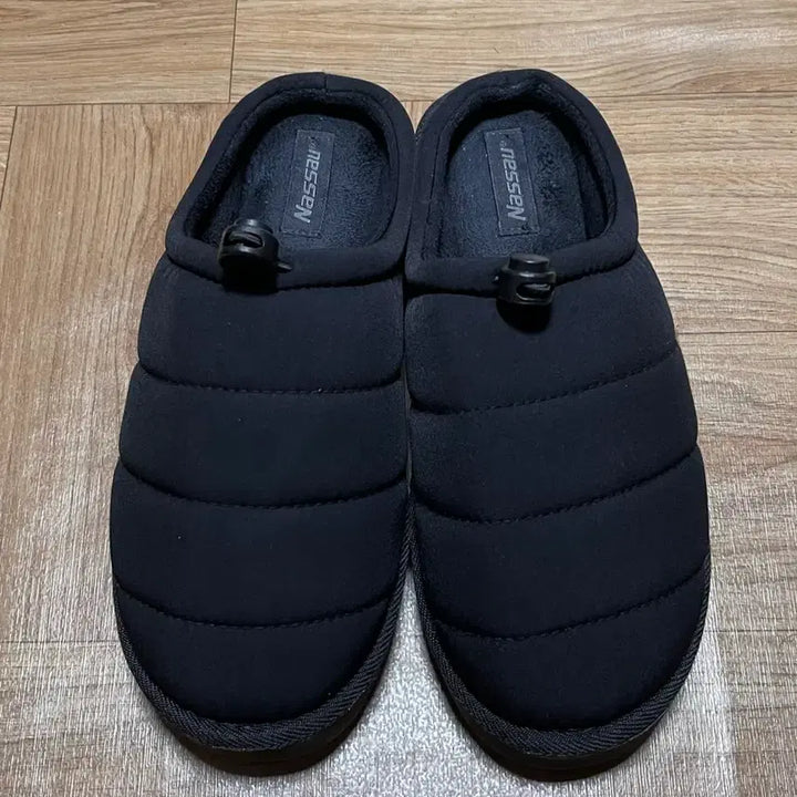 [BUNJANG] Nassau Raven Padded Slippers Black 250 / 낫소 레이븐 패딩슬리퍼 블랙 250