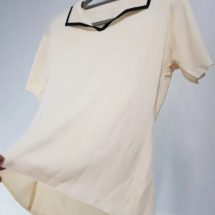 [SOLD OUT] 아이보리 배색 카라 반팔 니트