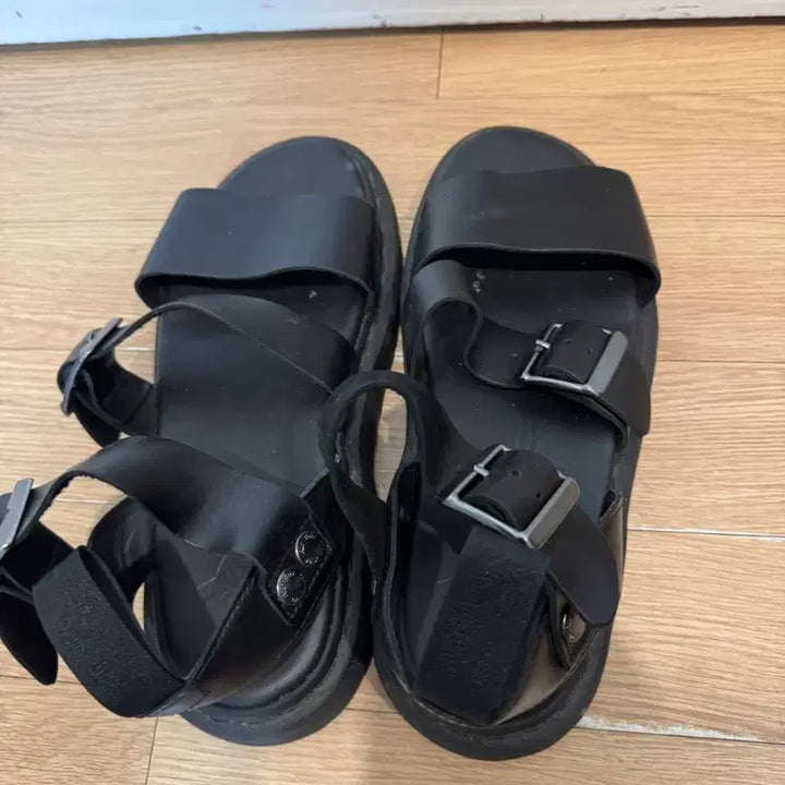 [BUNJANG] Dr. Martens Leather Sandals (250) / 닥터마틴 레더 샌들250