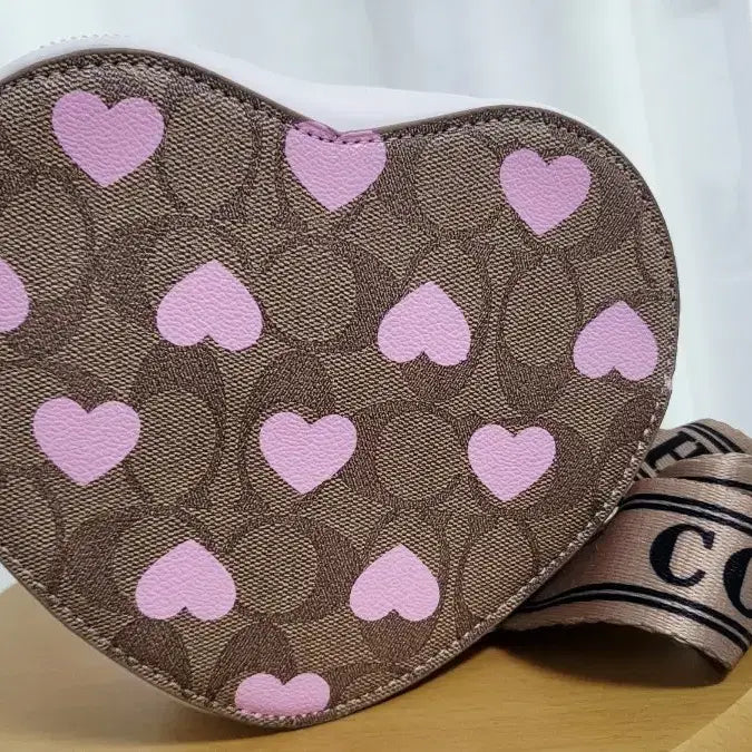 [BUNJANG] Coach Heart Crossbody Bag / 코치 하트 크로스바디백