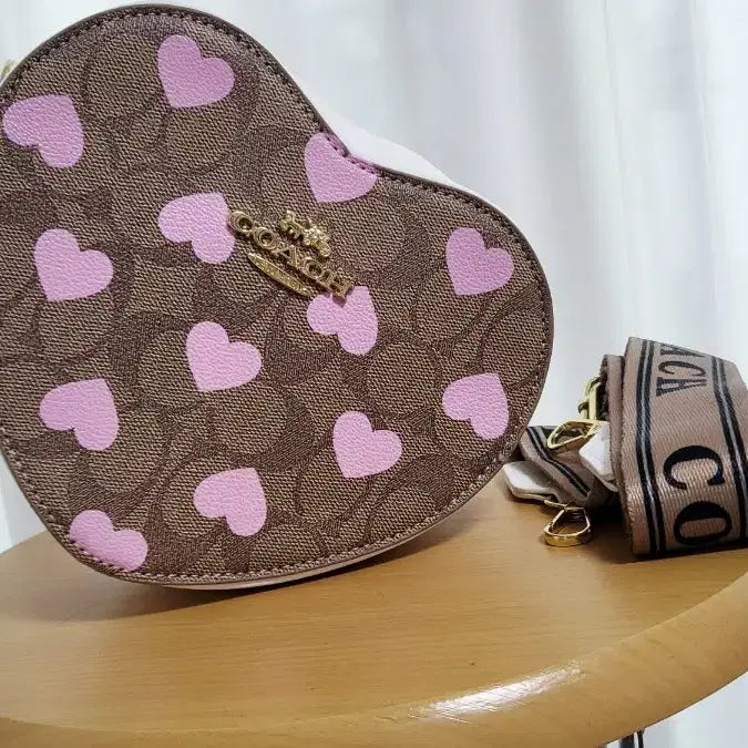 [BUNJANG] Coach Heart Crossbody Bag / 코치 하트 크로스바디백