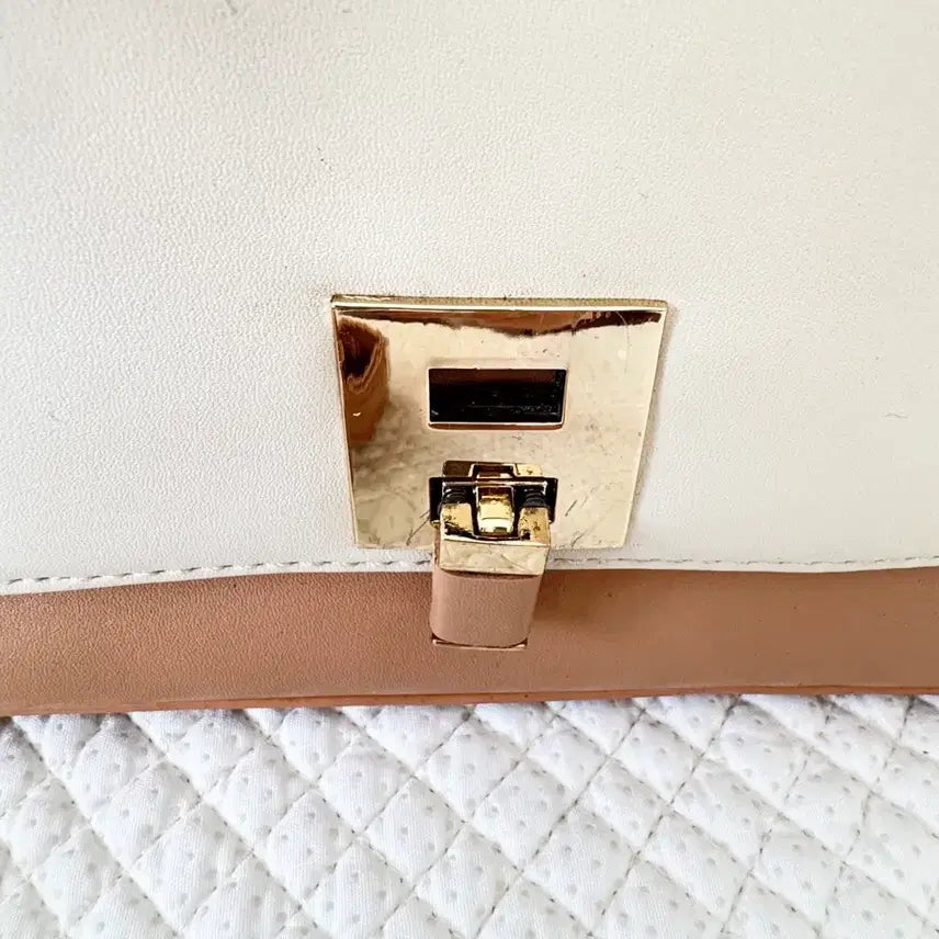 [BUNJANG] Ivory & Beige Two-Tone Chain Crossbody Bag / 아이보리&베이지 투톤 체인 크로스백(새상품)