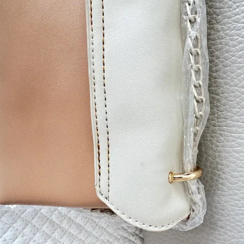 [BUNJANG] Ivory & Beige Two-Tone Chain Crossbody Bag / 아이보리&베이지 투톤 체인 크로스백(새상품)