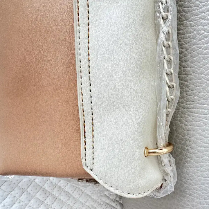 [BUNJANG] Ivory & Beige Two-Tone Chain Crossbody Bag / 아이보리&베이지 투톤 체인 크로스백(새상품)