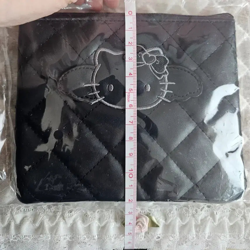 [BUNJANG] Sanrio Hello Kitty Black Angel Quilted Flat Pouch / (일본정품/한정판) 산리오 블랙엔젤 시리즈 헬로키티 퀼팅 블랙 플랫 파우