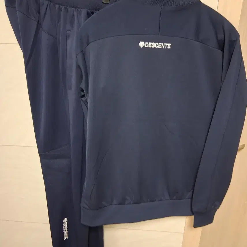 [BUNJANG] Descente Training Suit Set - Navy - S / 데상트 춘추용 트레이닝복 세트 S 군청색  새제품
