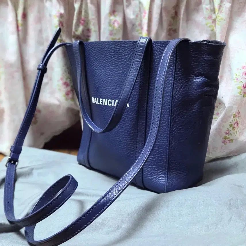 [BUNJANG] Balenciaga Everyday Tote Bag Navy Leather / 발렌시아가 에브리데이 토트백