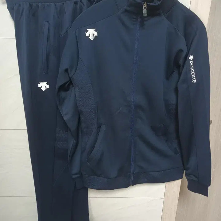 [BUNJANG] Descente Training Suit Set - Dark Navy / 데상트 춘추용 트레이닝복 세트 S 새상품  군청색