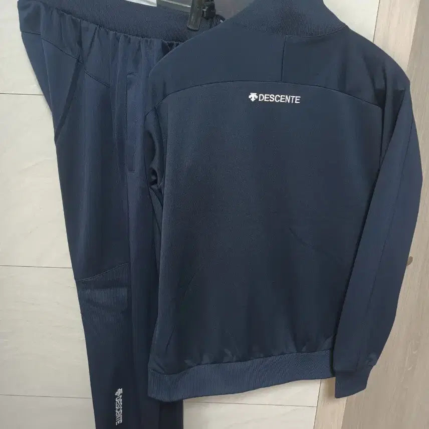 [BUNJANG] Descente Training Suit Set - Dark Navy / 데상트 춘추용 트레이닝복 세트 S 새상품  군청색