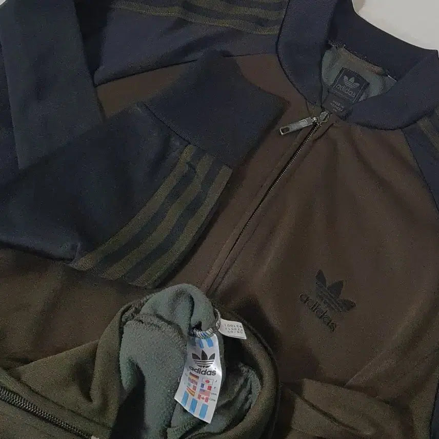 [BUNJANG] Adidas Khaki Brown Three-Stripe No Collar Jersey / No.26022403 아디다스 카키브라운 삼선 노카라 져지