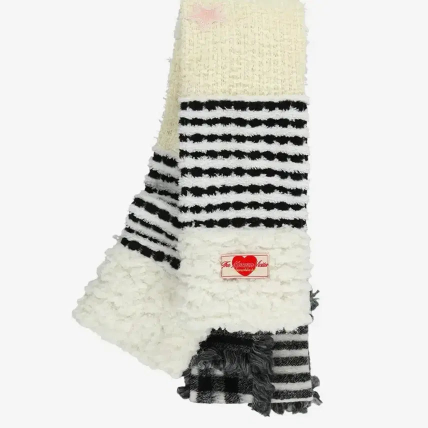 [BUNJANG] The Museum Visitor Patchwork Fur Muffler / [더뮤지엄비지터] 패치워크 퍼 머플러 판매합니다