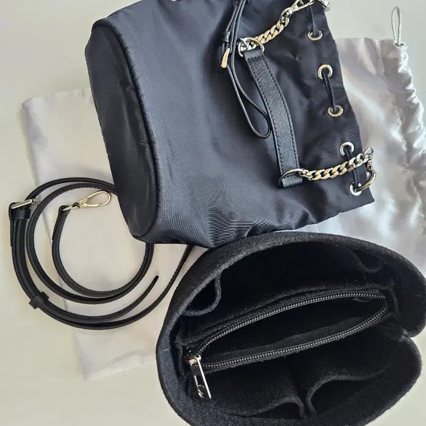 [BUNJANG] Prada Drawstring Bucket Bag / 프라다 드로우스트링 버킷백