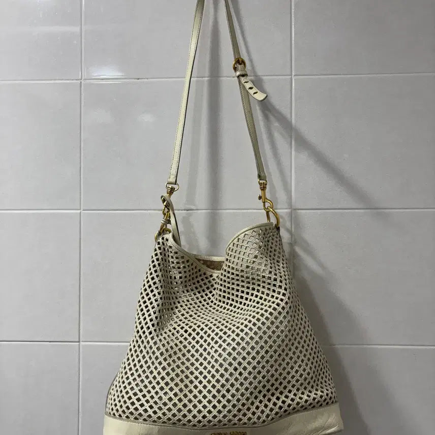 [BUNJANG] Miu Miu Leather Punching Bag / 정품) 미우미우 가방