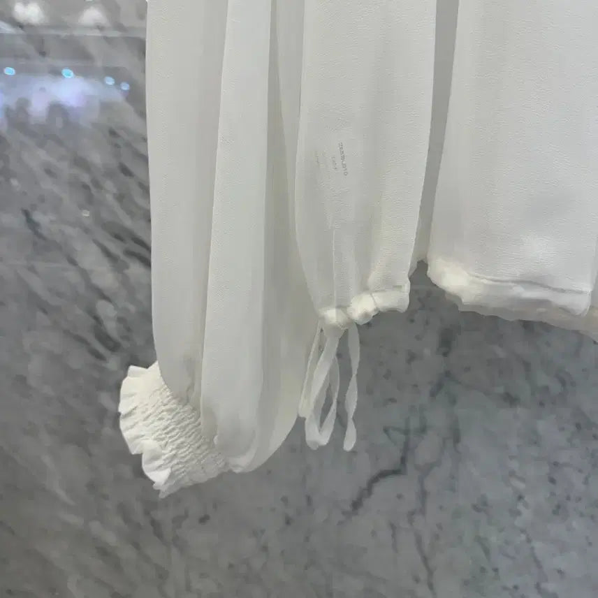 [SOLD OUT] js뉴욕스타일신상(당일발송)스모크 셔링 밑단 스트링리본끈 블라우스