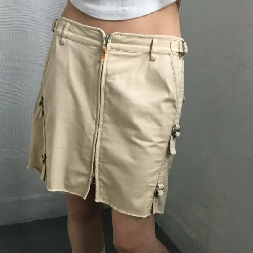 [BUNJANG] Burberry Blue Label Beige Mini Skirt / Burberry 버버리 블루라벨 베이지 컬러 지퍼 미니 스커트