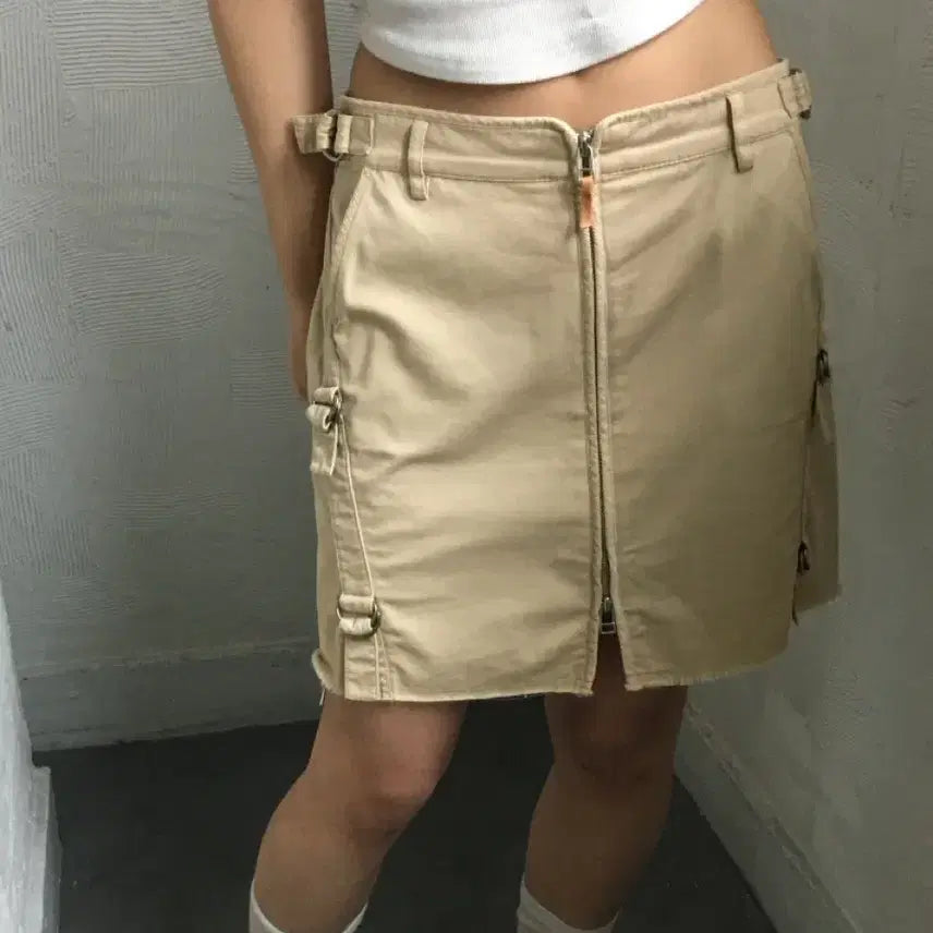 [BUNJANG] Burberry Blue Label Beige Mini Skirt / Burberry 버버리 블루라벨 베이지 컬러 지퍼 미니 스커트
