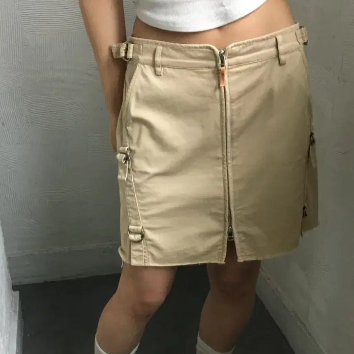 [BUNJANG] Burberry Blue Label Beige Mini Skirt / Burberry 버버리 블루라벨 베이지 컬러 지퍼 미니 스커트
