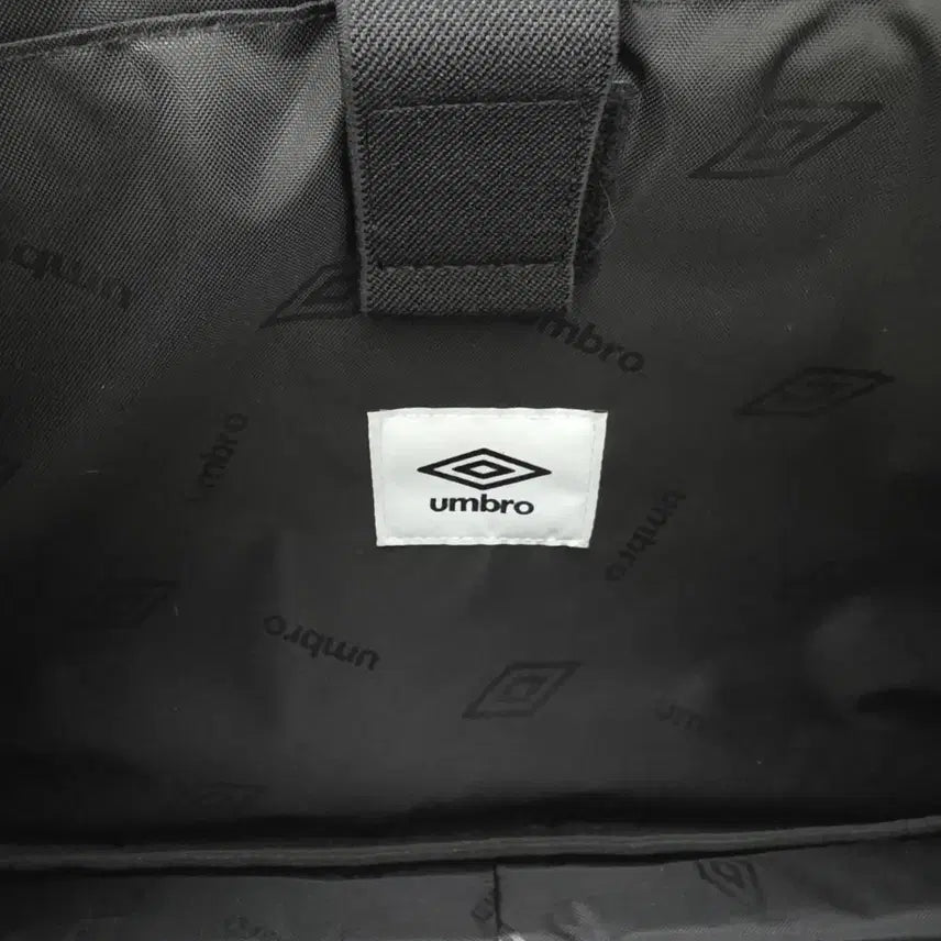 [BUNJANG] Umbro Messenger Bag / 엄브로 메신저백