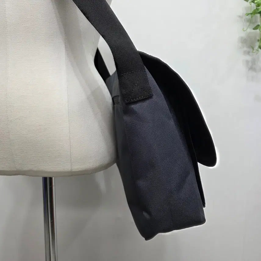 [BUNJANG] Umbro Messenger Bag / 엄브로 메신저백
