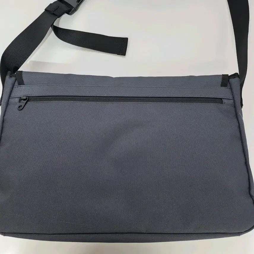 [BUNJANG] Umbro Messenger Bag / 엄브로 메신저백