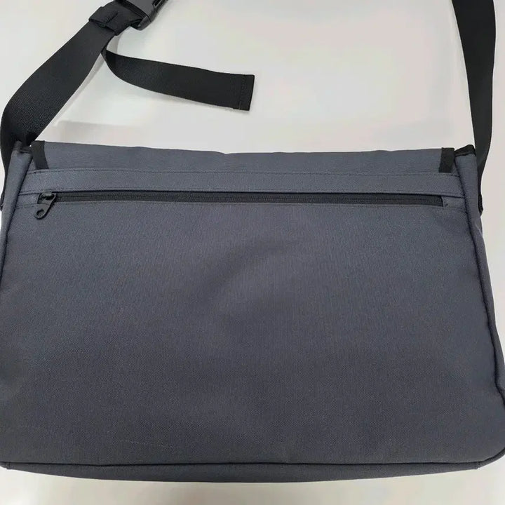 [BUNJANG] Umbro Messenger Bag / 엄브로 메신저백